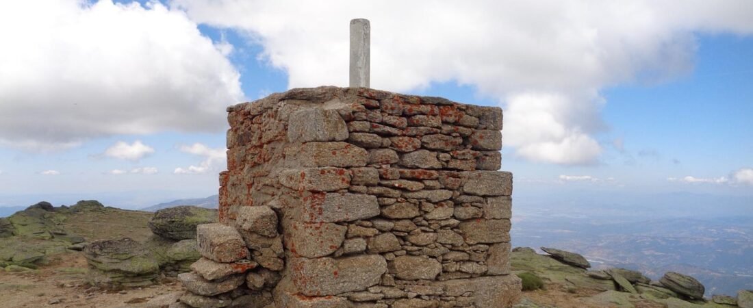 Asciende al Calvitero: El Techo de Extremadura en la Sierra de Béjar