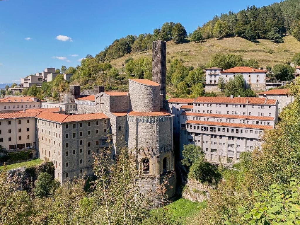Iraipe santuario de Arantzazu Hote
