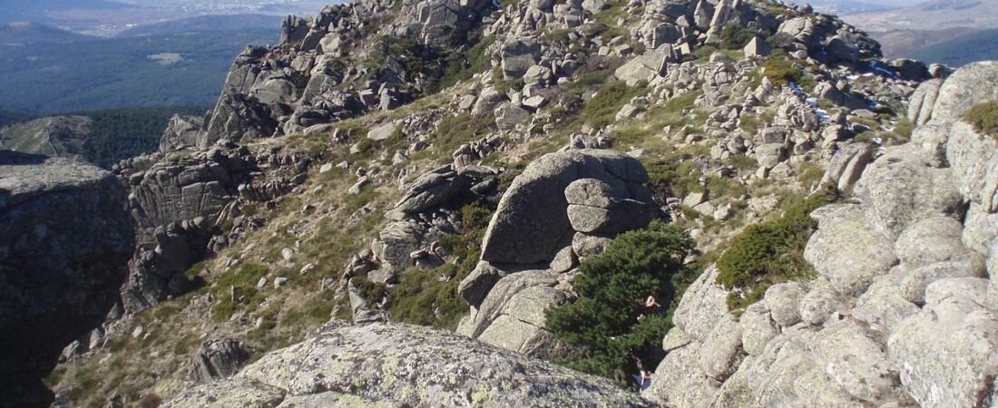 Ascensión a la Peñota: Vistas de la Sierra de Guadarrama desde un Clásico del Senderismo