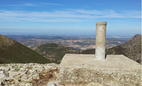 Ascenso al Terril: El Techo de Sevilla – Una Aventura en la Sierra Sur