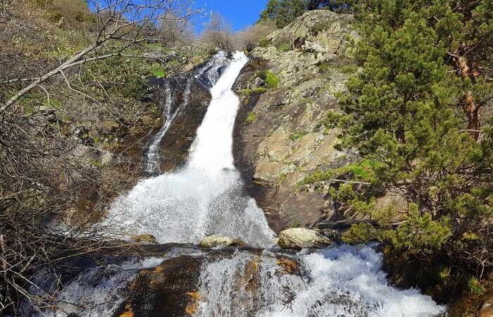 Descubre el Tesoro Escondido de la Sierra de Guadarrama: Ruta a la Espectacular Cascada de San Mamés