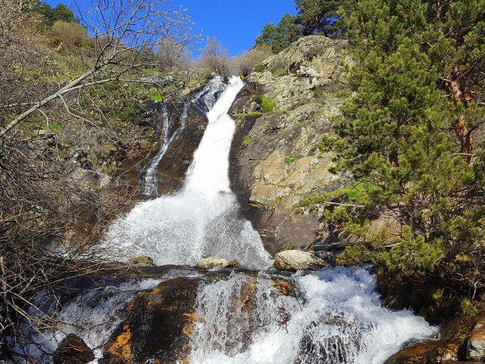 Descubre el Tesoro Escondido de la Sierra de Guadarrama: Ruta a la Espectacular Cascada de San Mamés